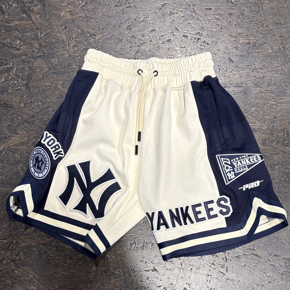 Yankees Pro Standard 2 tone shorts.